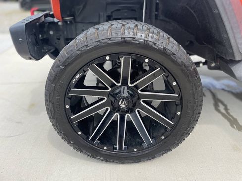 Used 2018 Jeep Wrangler Unlimited Rubicon AWD/4WD image 40