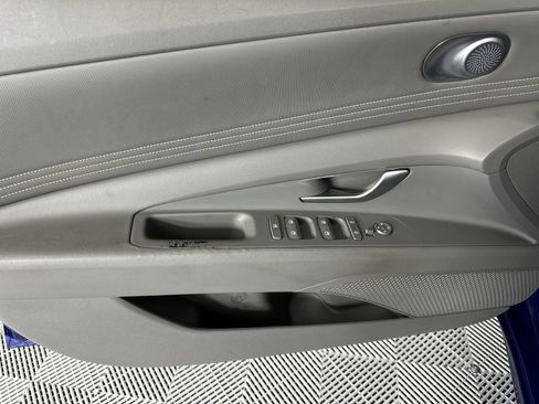 Used 2023 Hyundai Elantra SEL w/ Convenience Package image 29