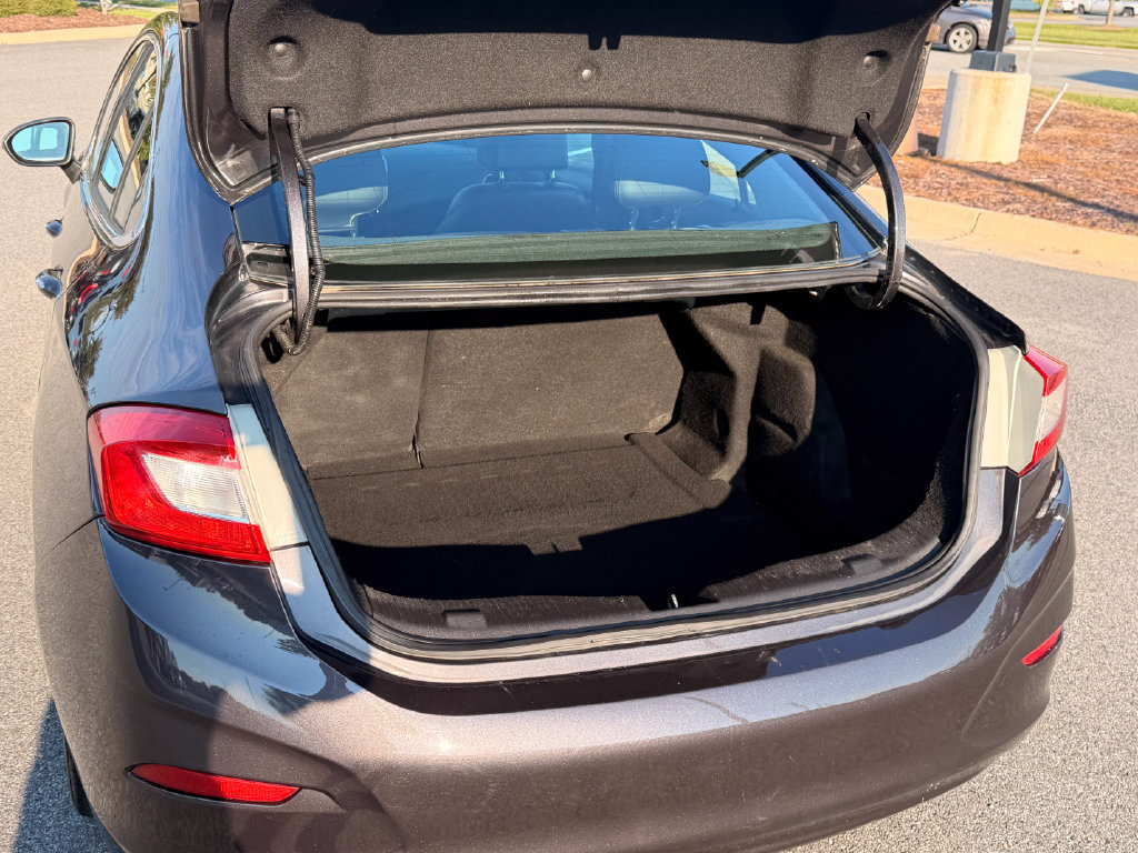 Used 2017 Chevrolet Cruze Premier FWD image 9