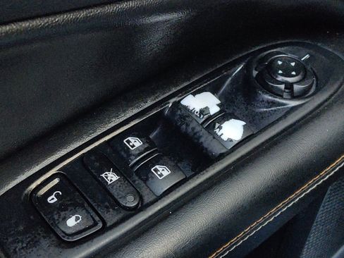 Used 2018 Jeep Compass Latitude FWD image 27