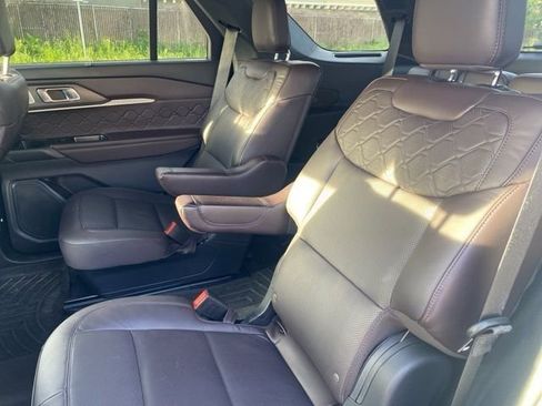 Used 2025 Ford Explorer Platinum w/ Ultimate Package image 8
