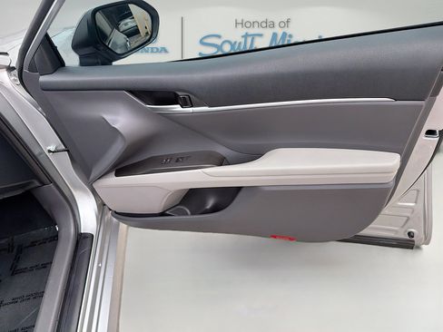 Used 2024 Toyota Camry LE image 32