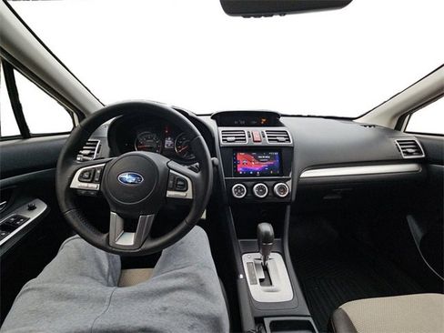 Used 2017 Subaru Crosstrek 2.0i Premium image 12