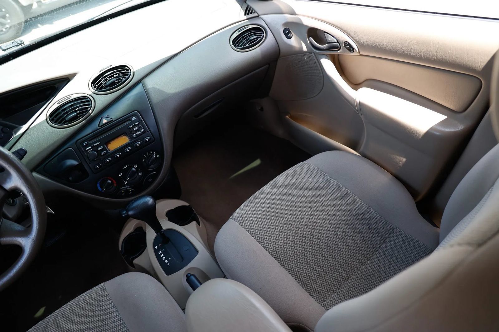 Used 2004 Ford Focus SE FWD image 14