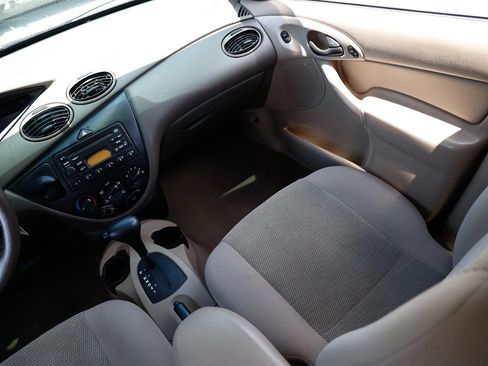 Used 2004 Ford Focus SE FWD image 14