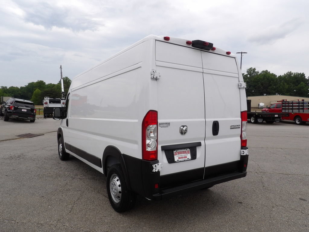 Used 2023 RAM ProMaster 2500 w/ Driver Convenience Group FWD image 5