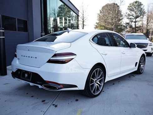 Used 2025 Genesis G70 2.5T image 7