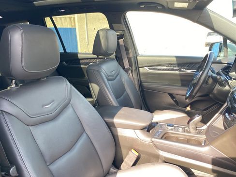 Used 2025 Cadillac XT6 Premium Luxury image 24