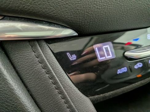 Used 2017 Cadillac XT5 Luxury w/ Driver Awareness Package FWD image 9
