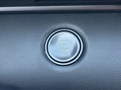 Used 2025 Hyundai Elantra Sport image 29