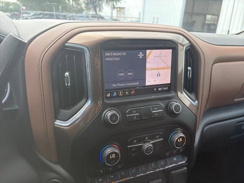 Used 2019 Chevrolet Silverado 1500 High Country w/ Technology Package AWD/4WD image 10