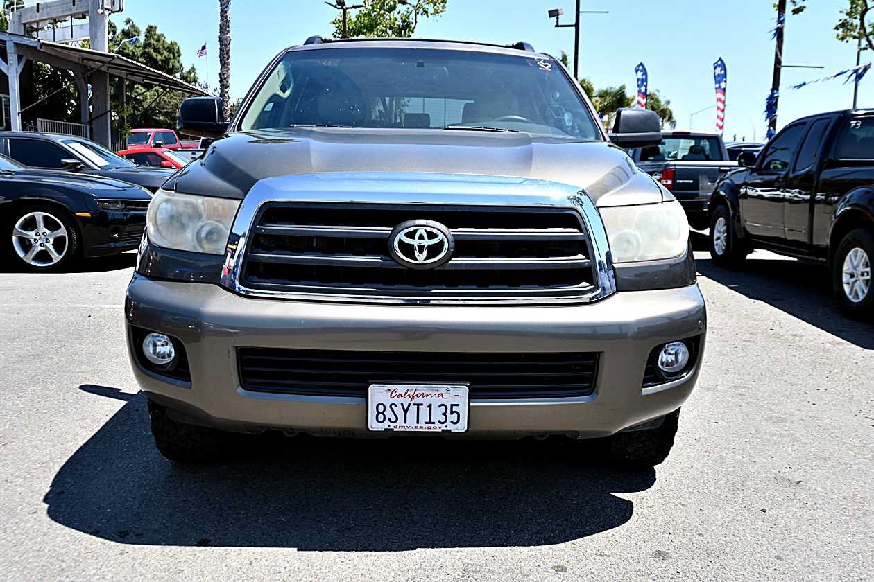 Used 2012 Toyota Sequoia SR5 RWD image 2