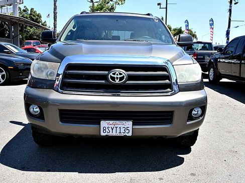 Used 2012 Toyota Sequoia SR5 RWD image 2
