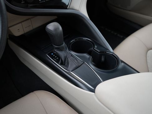 Used 2018 Toyota Camry LE FWD image 22