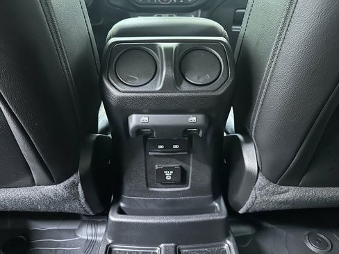 Used 2021 Jeep Wrangler Unlimited Sahara image 31