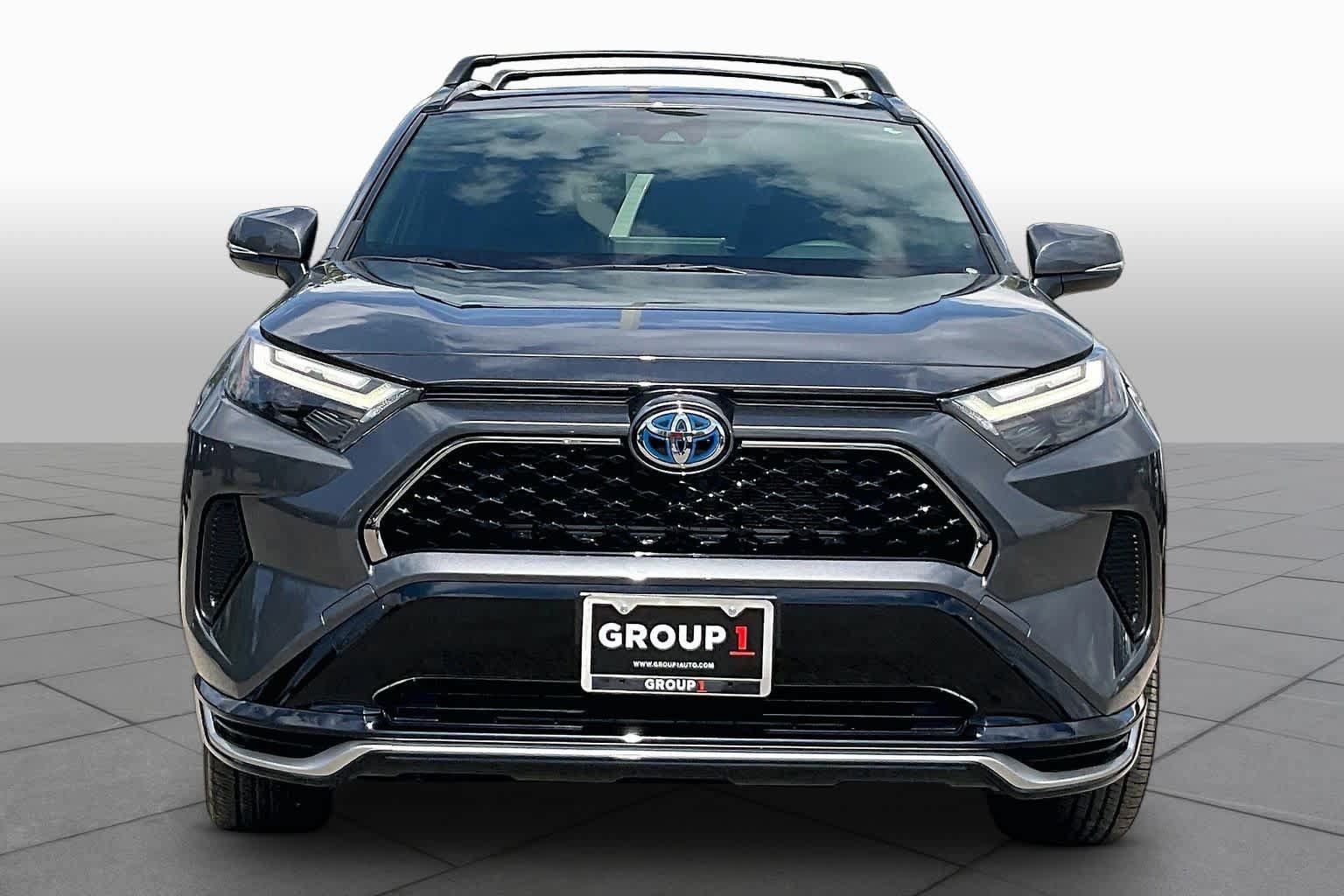 Used 2024 Toyota RAV4 SE w/ Weather & Moonroof Package AWD/4WD image 4
