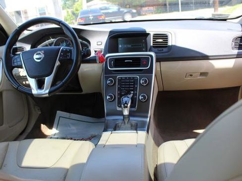Used 2014 Volvo S60 T5 FWD image 11