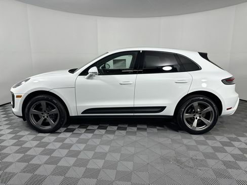 Used 2025 Porsche Macan image 2