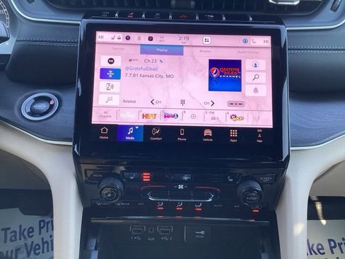 New 2025 Jeep Grand Cherokee L Limited w/ Black Appearance Package AWD/4WD image 42