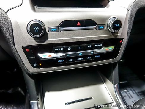 Used 2022 Ford Explorer XLT w/ Equipment Group 202A image 26