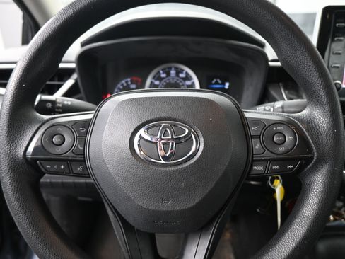 Used 2020 Toyota Corolla LE image 11