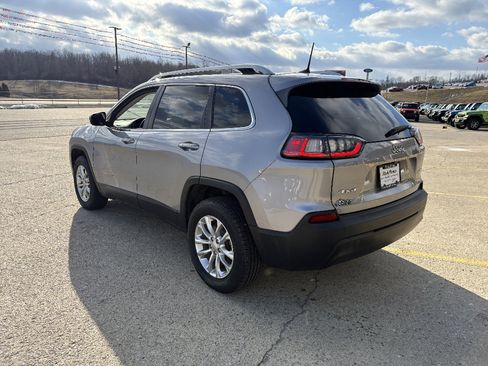Used 2019 Jeep Cherokee Latitude w/ Cold Weather Group image 3