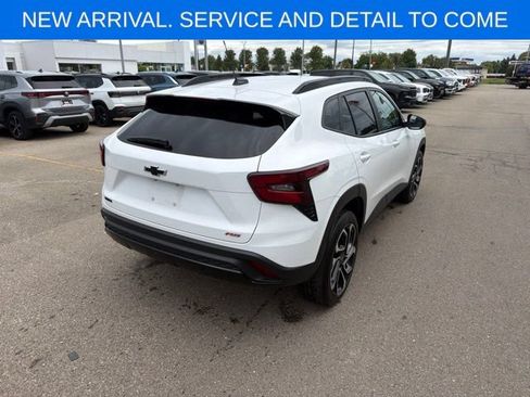 Certified 2025 Chevrolet Trax RS w/ Driver Confidence Package FWD image 8