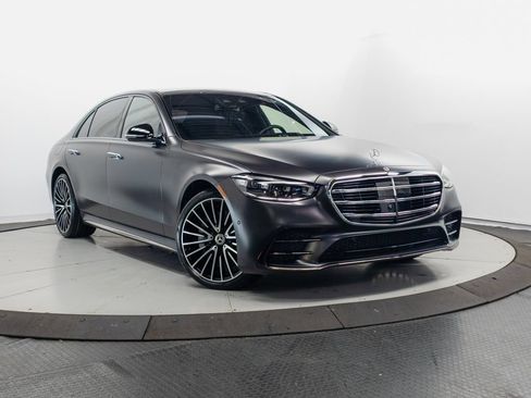 Used 2024 Mercedes-Benz S 500 4MATIC w/ AMG Line image 1