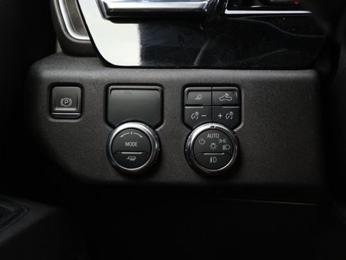 Used 2024 GMC Sierra 1500 SLT image 16