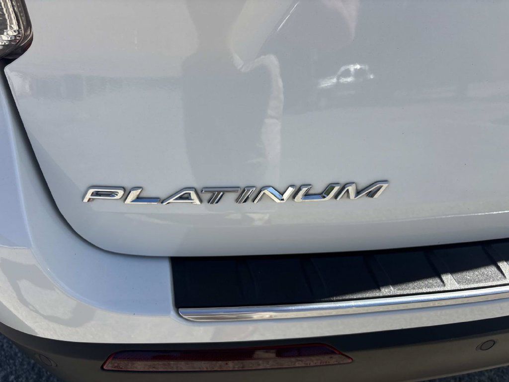 Used 2022 Ford Explorer Platinum w/ Equipment Group 601A AWD/4WD image 9