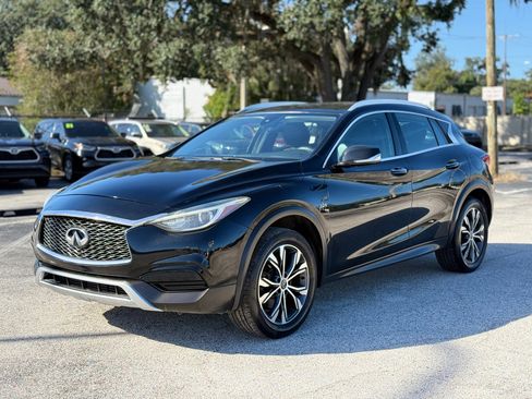 Used 2017 INFINITI QX30 AWD image 1