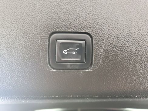 Used 2023 Chevrolet Traverse Premier w/ Redline Edition AWD/4WD image 35