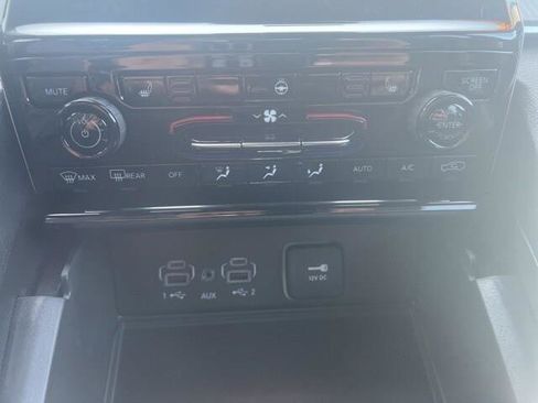 New 2025 Jeep Grand Cherokee Altitude image 10