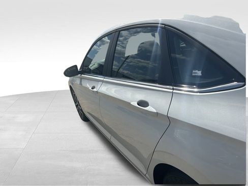 Used 2025 Volkswagen Jetta SE w/ Sunroof Package image 30