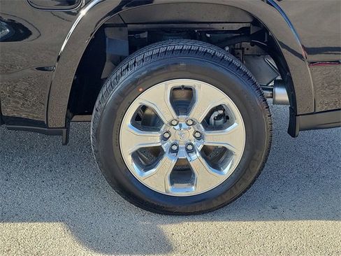 New 2026 RAM 1500 4x4 Crew Cab image 18