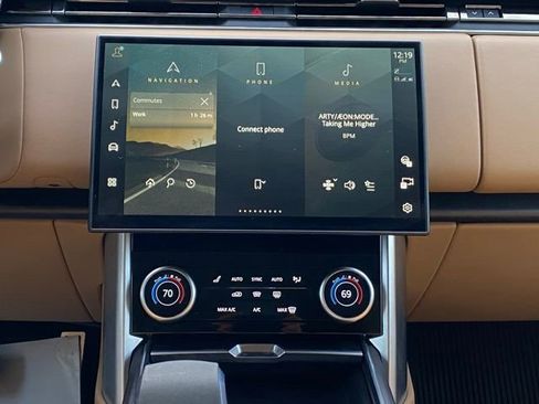 Used 2023 Land Rover Range Rover SE image 42