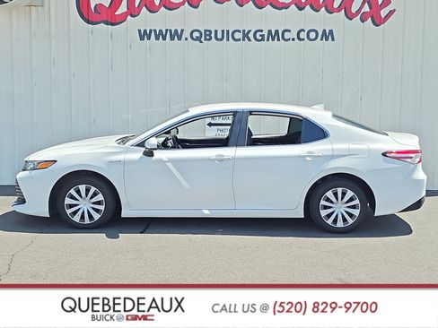 Used 2020 Toyota Camry LE FWD image 4