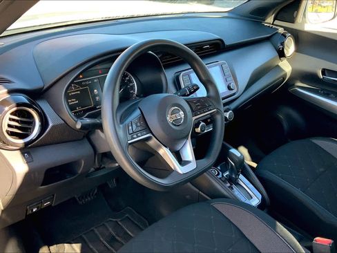 Used 2018 Nissan Kicks SV image 15