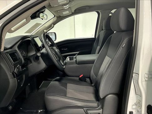 Used 2023 Nissan Titan SV image 32