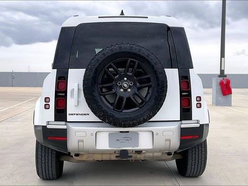 Used 2024 Land Rover Defender 110 S image 4