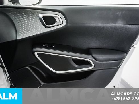 Used 2025 Kia Soul LX w/ LX Technology Package FWD image 34