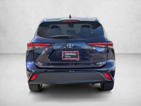 Used 2025 Toyota Highlander LE image 7