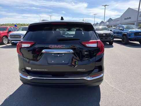 Used 2023 GMC Terrain SLT AWD/4WD image 7