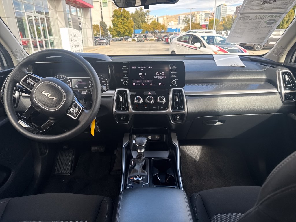 Used 2023 Kia Sorento LX AWD/4WD image 13