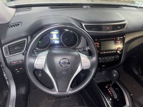 Used 2016 Nissan Rogue S w/ Appearance Package image 3