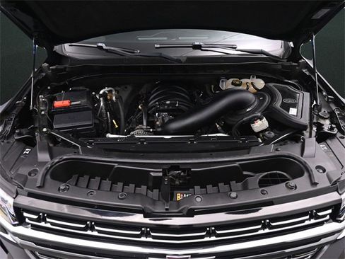 Used 2022 Chevrolet Suburban RST w/ Luxury Package image 47