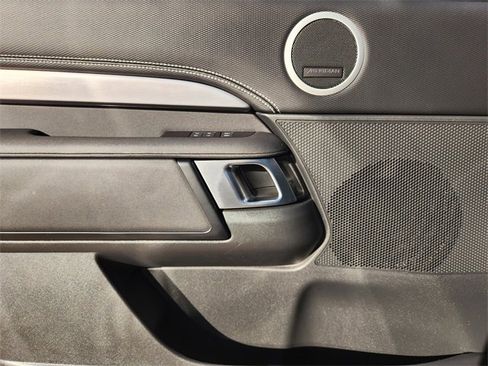 Used 2024 Land Rover Discovery Dynamic SE image 22