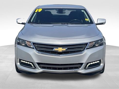 Used 2019 Chevrolet Impala LT FWD image 9