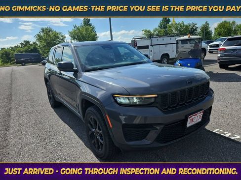 Used 2024 Jeep Grand Cherokee Altitude AWD/4WD image 1