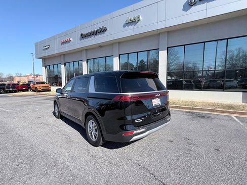 Used 2024 Kia Carnival LX image 7